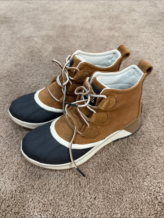 Sorel Shoes - Sorel Brown and Black Lace-Up Waterproof Winter Boots